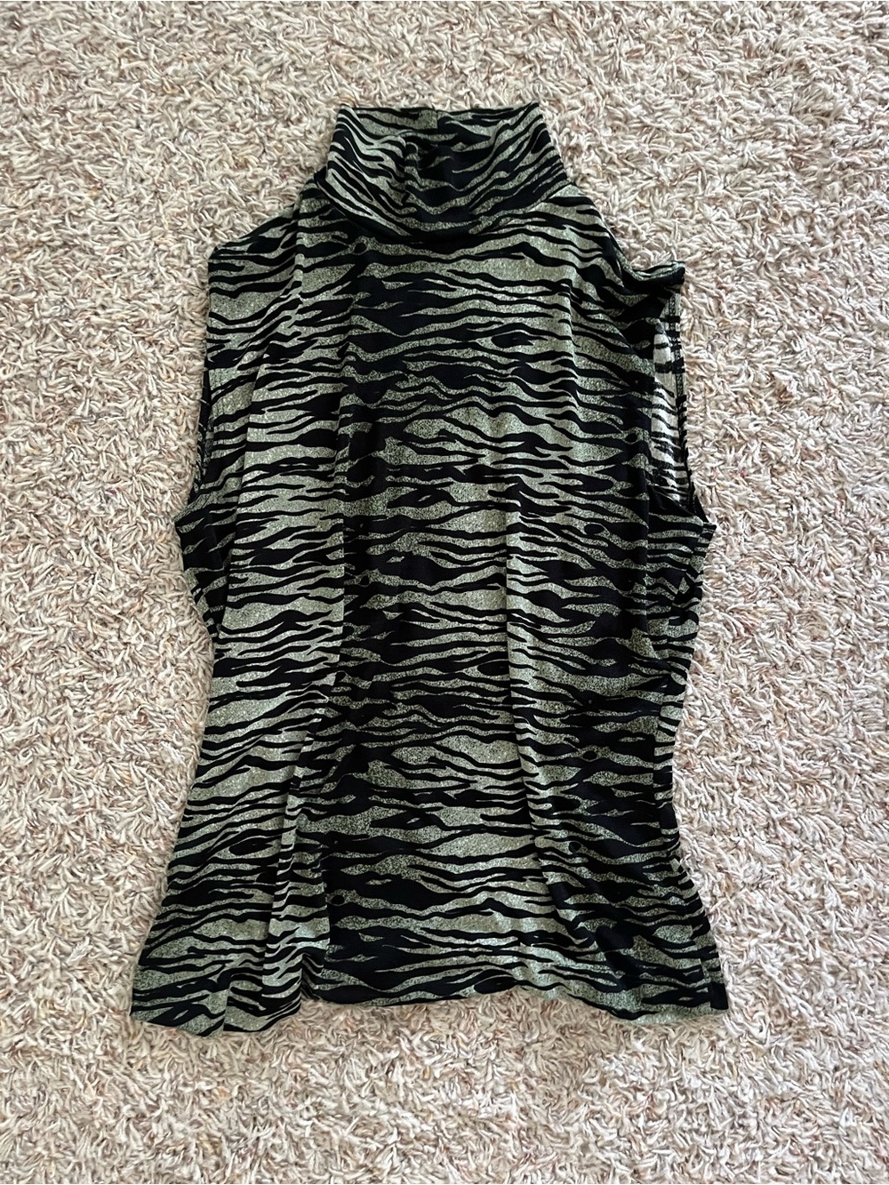 Sleeveless Turtle Neck Zebra-Print Knit Top - Black & Olive